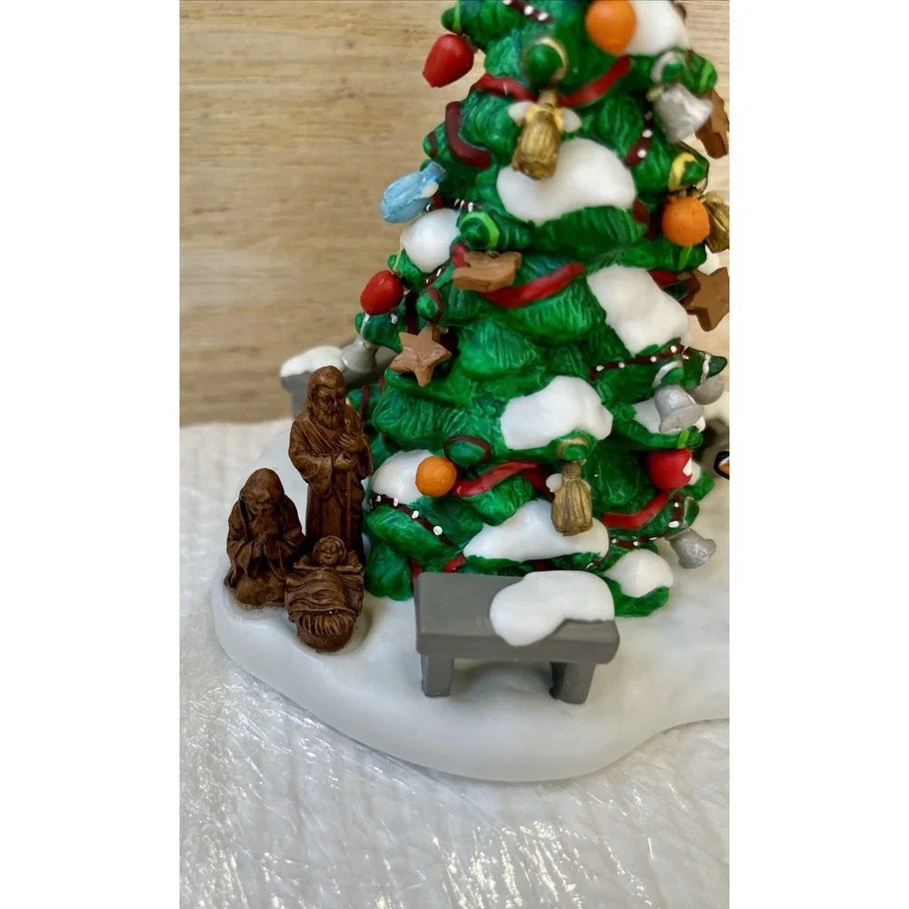 Vtg Dept. 56 New England Village New England Town Tree Nativity #56695 2008